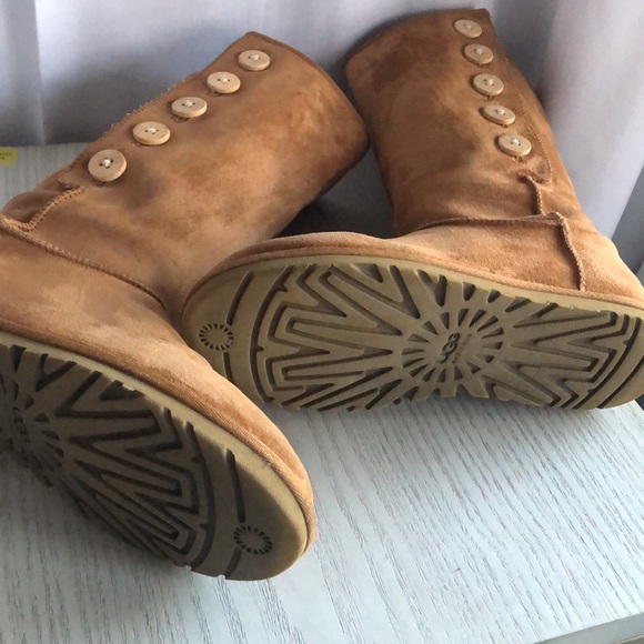 Woman’s ugg boot - Picture 4 of 6